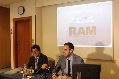 El ministre de Finances, Jordi Cinca, i el soci director del Registre de Morositat, David Castillo, durant la roda de premsa de balan&ccedil; dels 100 primers dies.&nbsp;